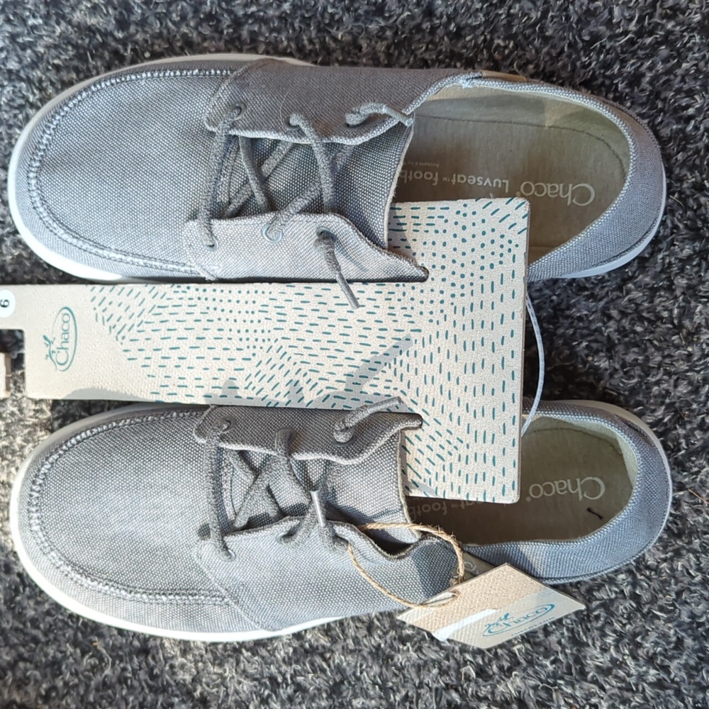NWT Chaco Chillos Sneakers M 9